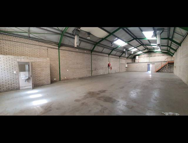 300M² WAREHOUSE TO LET IN EPPING INDUSTRIAL